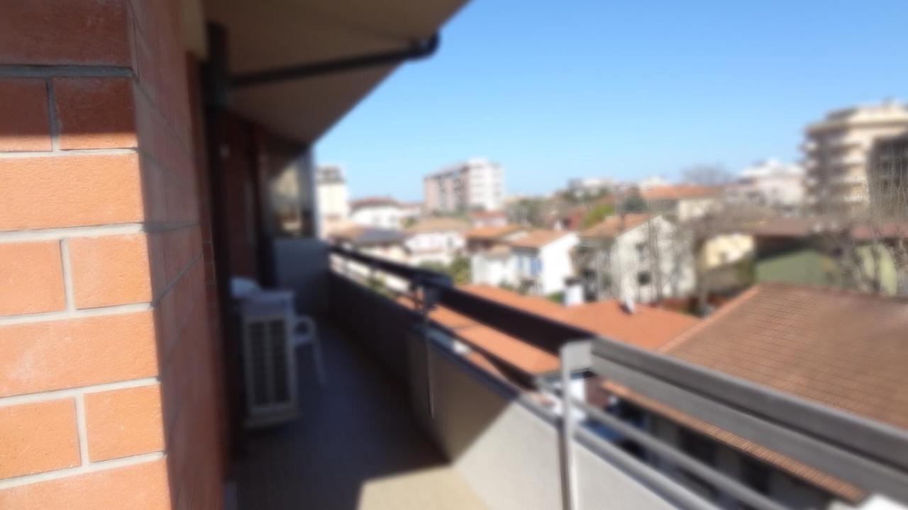 Residence Holiday Bellaria-Igea Marina Bagian luar foto