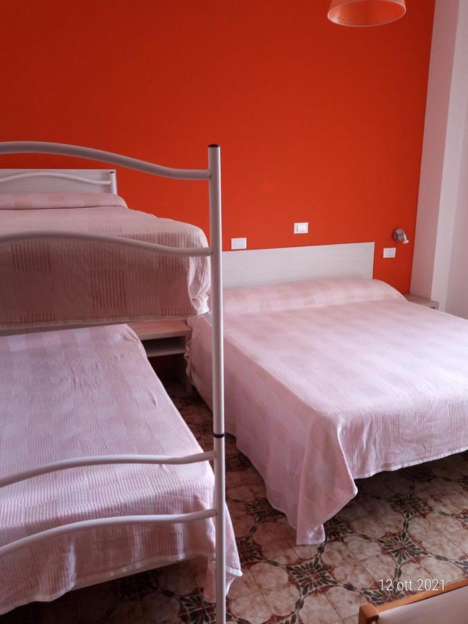 Residence Holiday Bellaria-Igea Marina Bagian luar foto