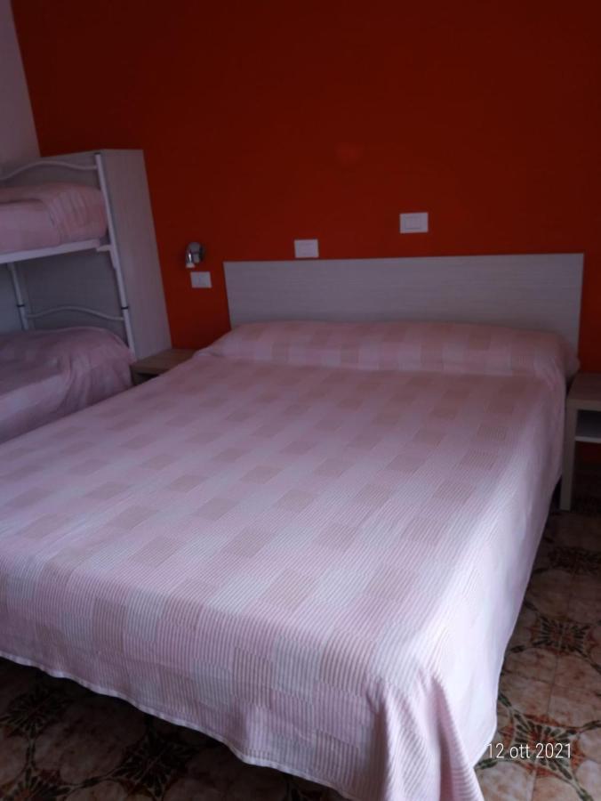 Residence Holiday Bellaria-Igea Marina Bagian luar foto