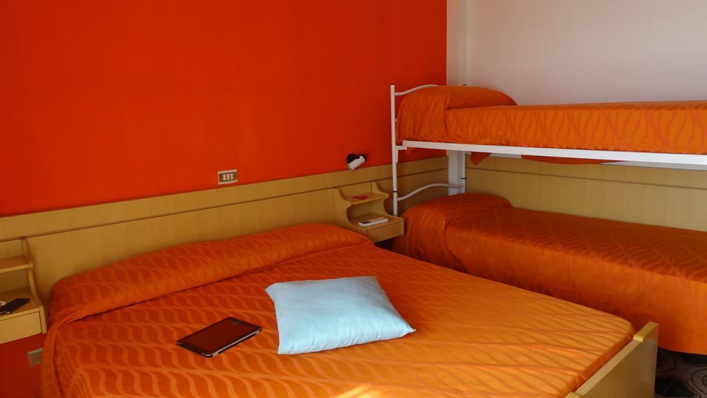Residence Holiday Bellaria-Igea Marina Bagian luar foto